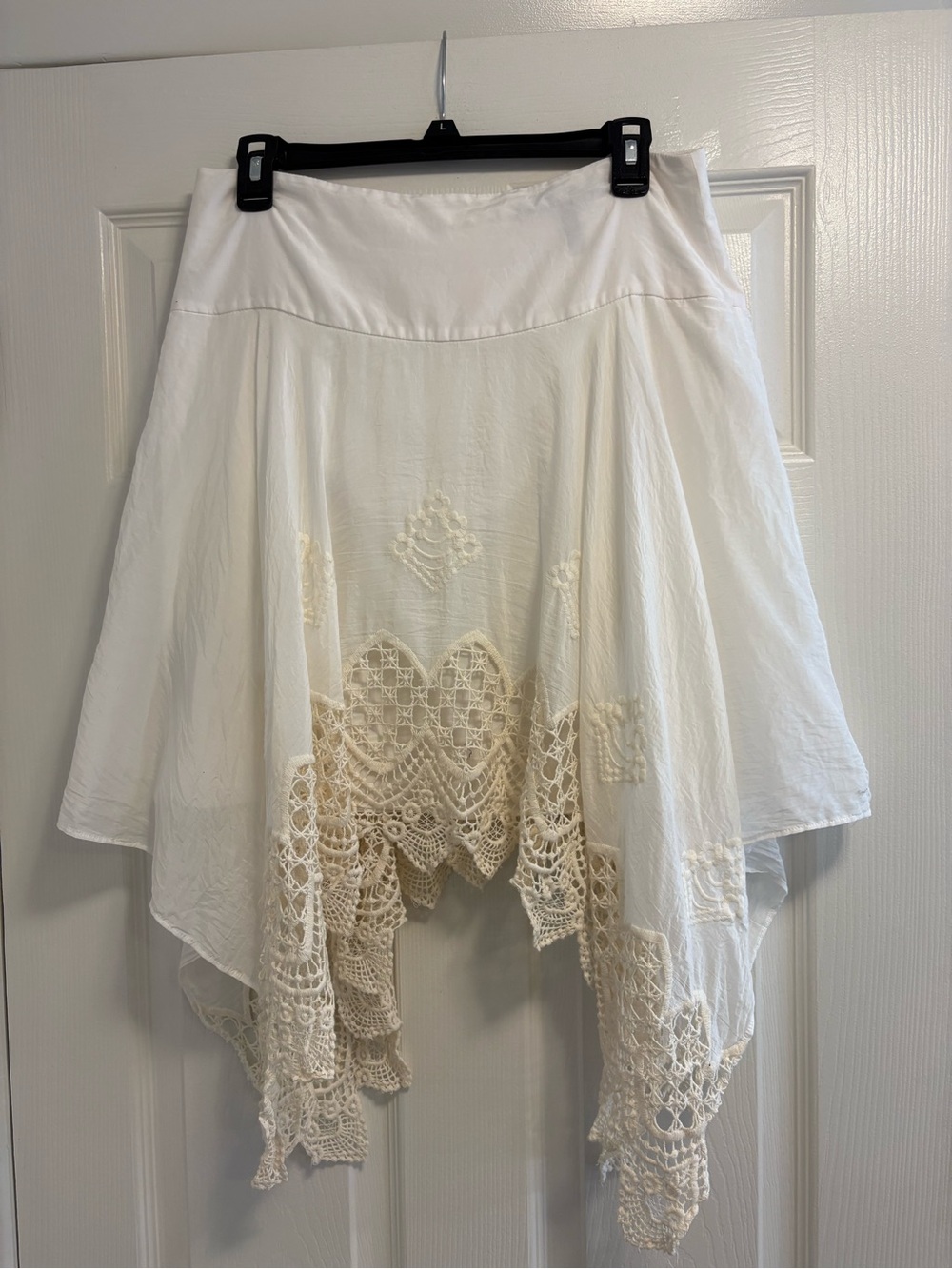 BCBGMaxAzria White Handkerchief Hem Skirt with off white Lace size M